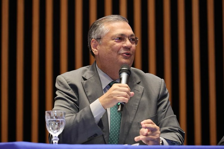 Ministro Flavio Dino