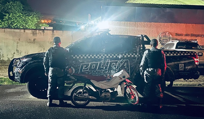 Motocicleta recuperada pela polícia (Foto: PM-PI) Motocicleta recuperada pela polícia (Foto: PM-PI)
