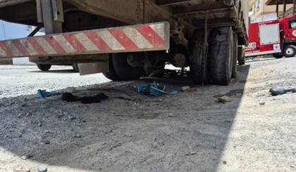 Mulher e enteada morrem ao serem atropeladas por caminhão. (Foto: Divulgação/Bombeiros Voluntários) Mulher e enteada morrem ao serem atropeladas por caminhão. (Foto: Divulgação/Bombeiros Voluntários)