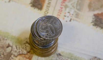 O décimo terceiro salário só será pago integralmente a quem trabalha há pelo menos um ano na mesma empresa (Foto: Marcos Santos/USP Imagens) O décimo terceiro salário só será pago integralmente a quem trabalha há pelo menos um ano na mesma empresa (Foto: Marcos Santos/USP Imagens)