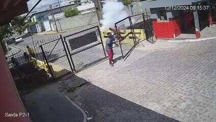 O menino integra uma escolinha de futsal em um projeto social do Sport Club do Recife, onde encontrou o objeto.