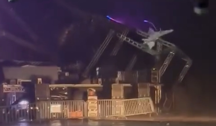 Palco desabou durante a chuva (Foto: Reprodução)