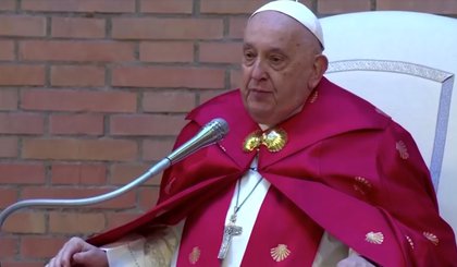 Papa abre 'Porta Santa' especial para o Jubileu Católico em prisão de Roma. (Foto: Reuters) Papa abre 'Porta Santa' especial para o Jubileu Católico em prisão de Roma. (Foto: Reuters)
