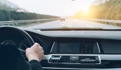 Para-brisa do carro não pode conter trincas (Foto: Freepik/Divulgação) Para-brisa do carro não pode conter trincas (Foto: Freepik/Divulgação)