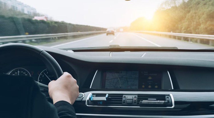 Para-brisa do carro não pode conter trincas