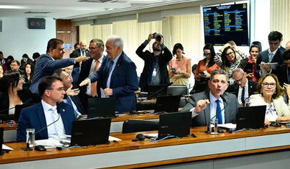 PEC das Praias: Adiamento gera polêmica sobre privatização e acesso (Foto: Geraldo Magela/Agência Senado) PEC das Praias: Adiamento gera polêmica sobre privatização e acesso (Foto: Geraldo Magela/Agência Senado)