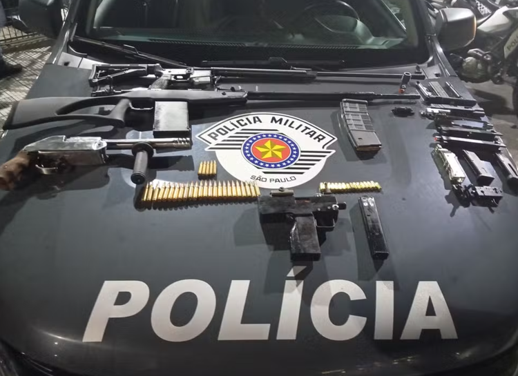Polícia Militar descobre fábrica clandestina de armas, na cidade de Taubaté.
