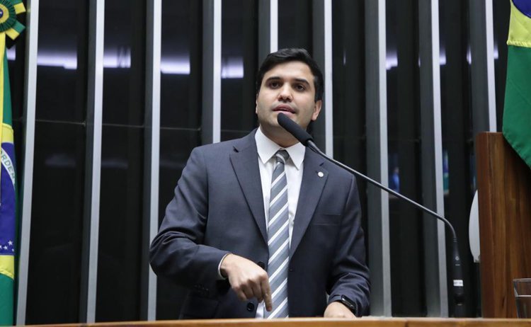 Relator do projeto trocou o termo "porte" por "uso" no texto que será analisado na CCJ.