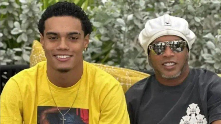 Ronaldinho Gaúcho com seu filho, João