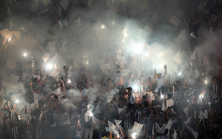 Torcedores do Botafogo no Nilton Santos