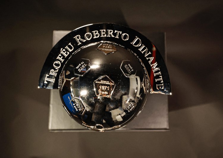 Troféu Roberto Dinamite.