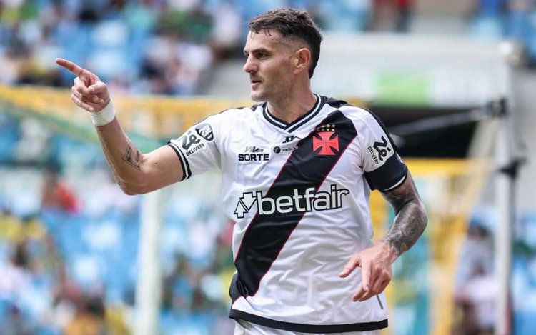 Vegetti comandou vitória do Vasco na Arena Pantanal