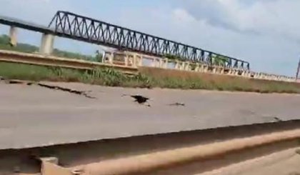 Vídeo registra momento em que ponte caindo entre o Maranhão e Tocantins. (Foto: Reprodução / Redes sociais) Vídeo registra momento em que ponte caindo entre o Maranhão e Tocantins. (Foto: Reprodução / Redes sociais)