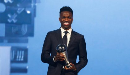 Vini Jr fez o Brasil voltar a ter um representante no topo do mundo 17 anos depois (Foto: Karim Jaafar / AFP)