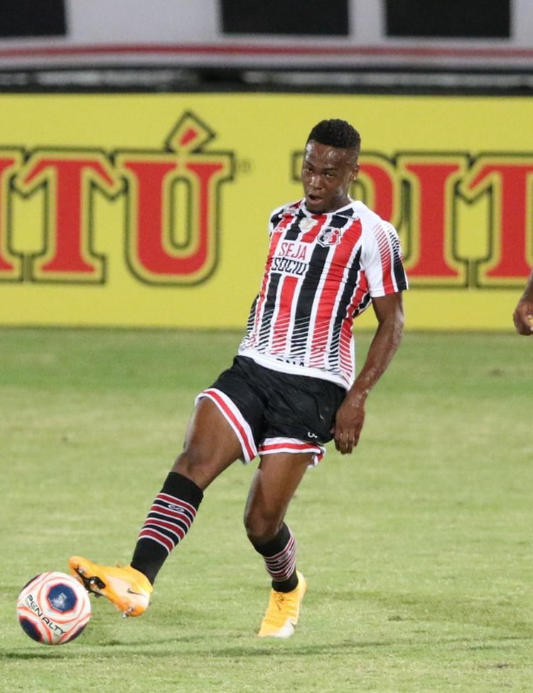 Vinicius Balotelli em Santa Cruz x Vitória-PE