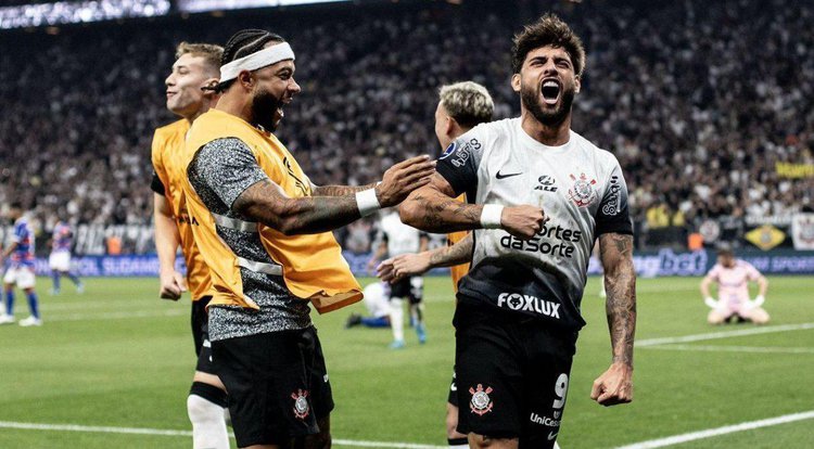 Yuri Alberto comemora gol do Corinthians.