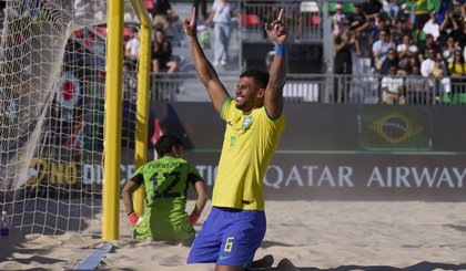 Brendo comemora o quinto gol do Brasil (Foto: FIFA/REPRODUÇÃO/CBF)