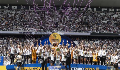 Jogadoras do Corinthians festejam título da Supercopa Feminina (Foto: Staff Images / CBF)
