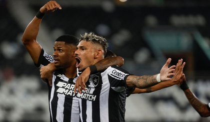 Júnior Santos e Tiquinho Soares (Foto: Reprodução/Instagram/@libertadoresbr)