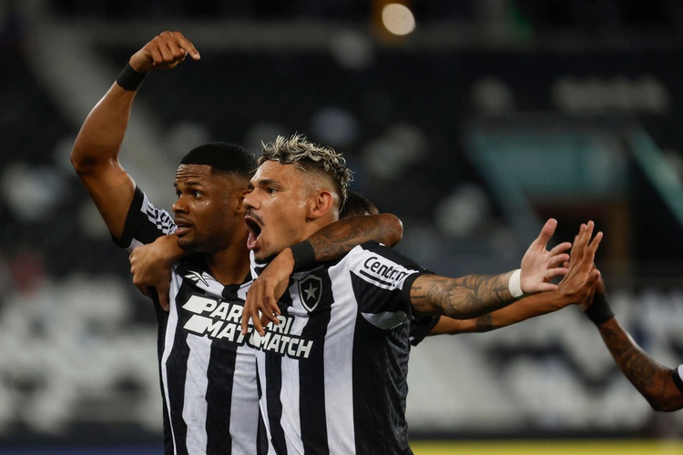 Júnior Santos e Tiquinho Soares