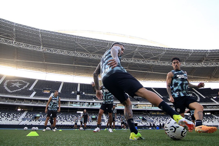 No estádio Nilton Santos, elenco alvinegro encerra preparação para duelo com o Aurora, pela Libertadores