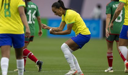Adriana foi decisiva na vitória do Brasil sobre o México (Foto: Leandro Lopes/CBF)
