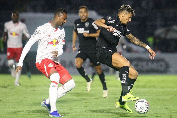 Alvinegro segura empate com Bragantino para se classificar