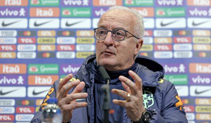 Dorival Júnior durante entrevista coletiva na véspera do amistoso com a Inglaterra (Foto: Rafael Ribeiro/CBF)