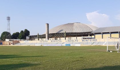 Estádio Lindolfo Monteiro (Foto: Léia Alencar)