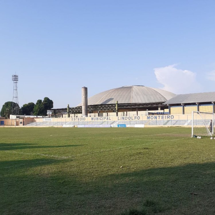 Estádio Lindolfo Monteiro