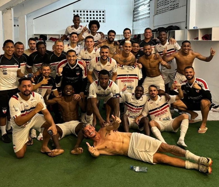 Festa no vestiário do River-PI após grande vitória sobre Náutico pela Copa do Nordeste