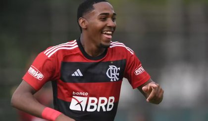 Lorran comemora gol do Flamengo (Foto: Paula Reis / Flamengo)