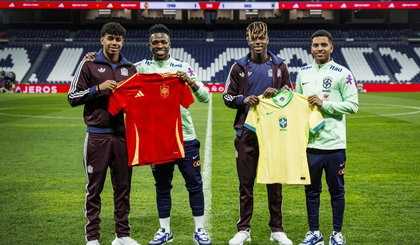 Vinicius Jr., Rodrygo, Lamine e Nico no Estádio Santiago Bernabéu (Foto: Divulgação/ RFEF)