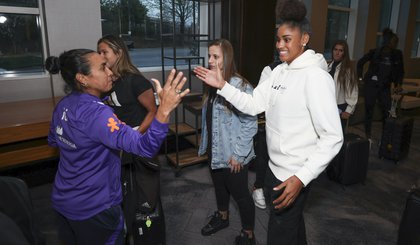 Apresentação Seleção Feminina Principal em Atlanta (Foto: Lívia Villas Boas / CBF)