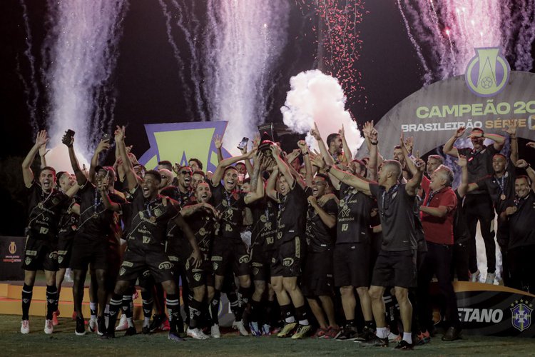 Jogadores festejam título do Vitória pelo Brasileirão Série B 2023
