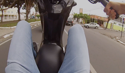 Motocicilista dando Grau (Foto: Google)