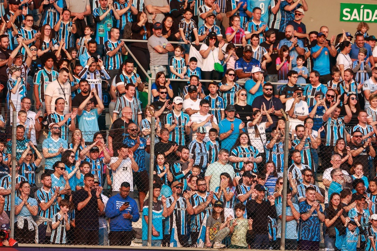Após partidas no Alfredo Jaconi e no Couto Pereira, torcida gremista está ansiosa pelo retorno à Arena do Grêmio