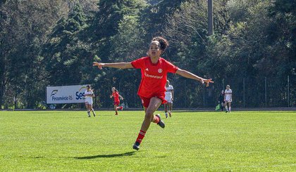 Atleta Yngrid Piauí é convocada para a Seleção Brasileira de Futebol Sub-17 (Foto: Reprodução/@guriascoloradasoficial)