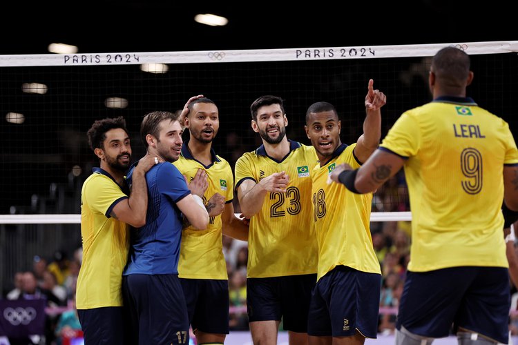 Brasil vence Egito no vôlei masculino em Paris