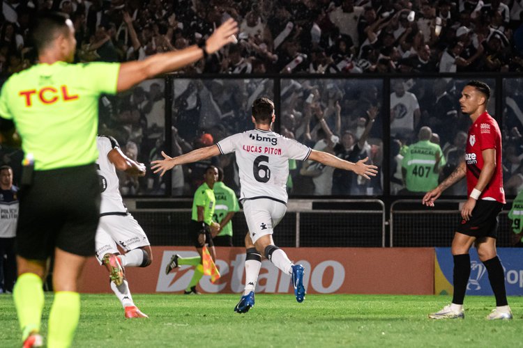 Lucas Piton marcou o gol da classificação do Vasco para as quartas de final da Copa Betano do Brasil