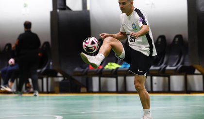 Marcênio em ação no treino da Seleção (Foto: RAFAEL RIBEIRO/CBF)
