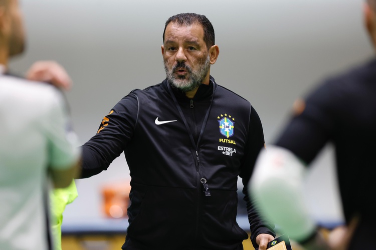 Marquinhos Xavier comanda treino da Seleção de Futsal no Rio