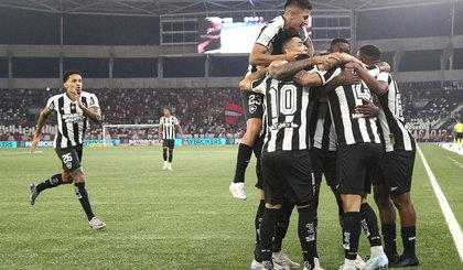 Na vitória de 4 a 1 contra o Flamengo (Foto: rede X @SofascoreBR)