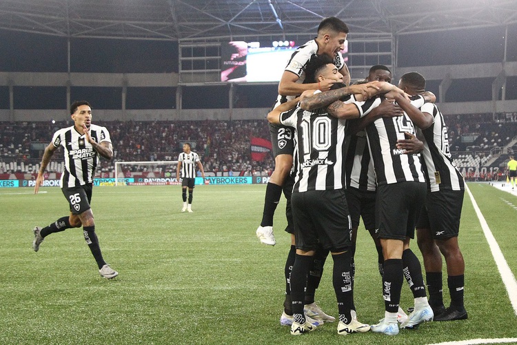 Na vitória de 4 a 1 contra o Flamengo