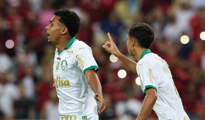 Os jogadores Luighi (à esquerda) e Vitor Reis durante partida contra o Flamengo, no Maracanã (Foto: Cesar Greco/Palmeiras/by Canon) (Foto: palmeiras)