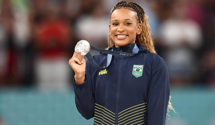 Rebeca é prata no individual geral e se torna maior medalhista mulher do Brasil nos Jogos (Foto: Foto Luiza Moraes/COB)
