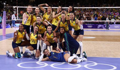 Seleção feminina de vôlei comemora vitória sobre a República Dominicana nos Jogos Olímpicos Paris 2024 (Foto: Luiza Moraes/COB)