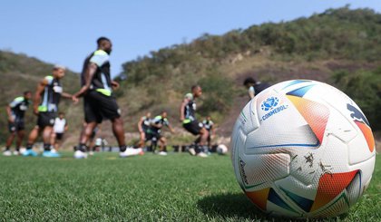 Bola da Libertadores em treino do Botafogo (Foto: Vítor Silva/Botafogo) Bola da Libertadores em treino do Botafogo (Foto: Vítor Silva/Botafogo)