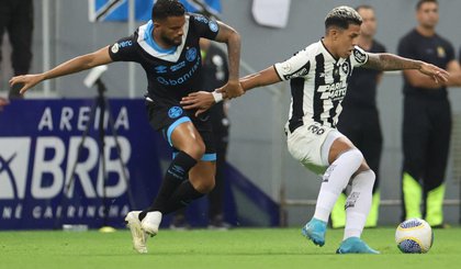 Botafogo e Grêmio se enfrentaram no Mané Garrincha, em Brasília, pela 28ª rodada do Brasileirão (Foto: Vitor Silva/Botafogo) Botafogo e Grêmio se enfrentaram no Mané Garrincha, em Brasília, pela 28ª rodada do Brasileirão (Foto: Vitor Silva/Botafogo)