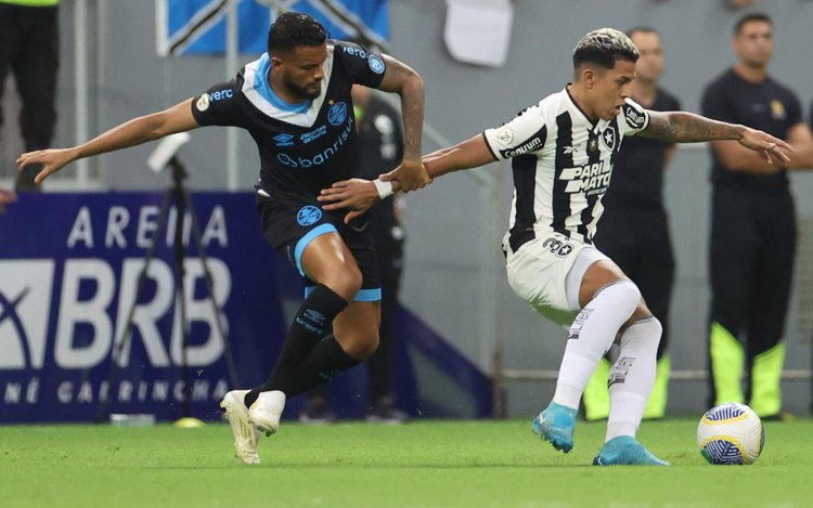 Botafogo e Grêmio se enfrentaram no Mané Garrincha, em Brasília, pela 28ª rodada do Brasileirão
